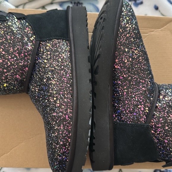 NIB Ugg Classic Mini Bow Tie Cosmo Boots - Size 9 Women's never worn - Picture 5 of 6